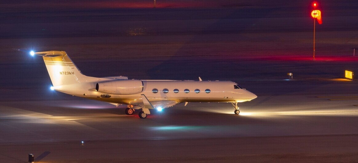 Gulfstream GIV on the runway at night