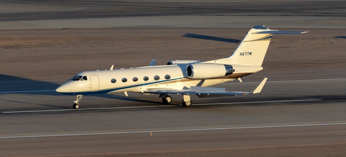 Gulfstream GIV-SP on taxiway