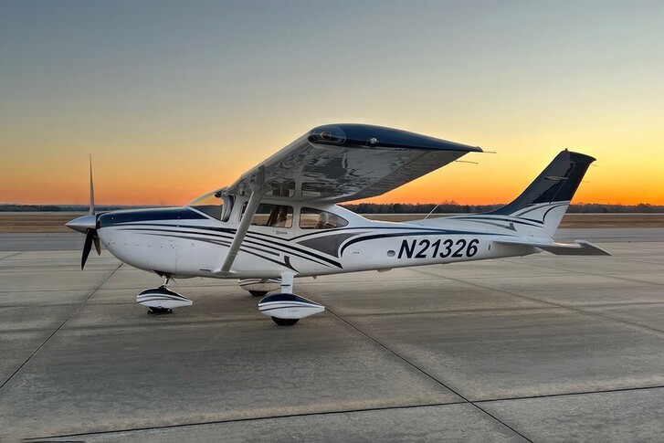 Cessna 182T Skylane Exterior
